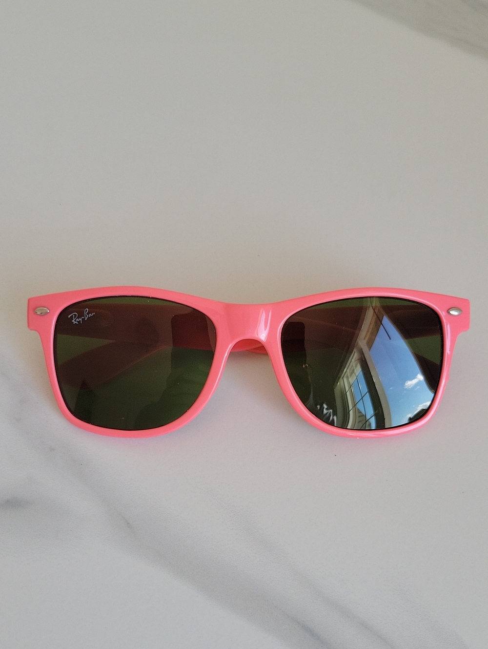 Ray-Ban Wayfarer Pink Frame Sunglasses with Green Lenses